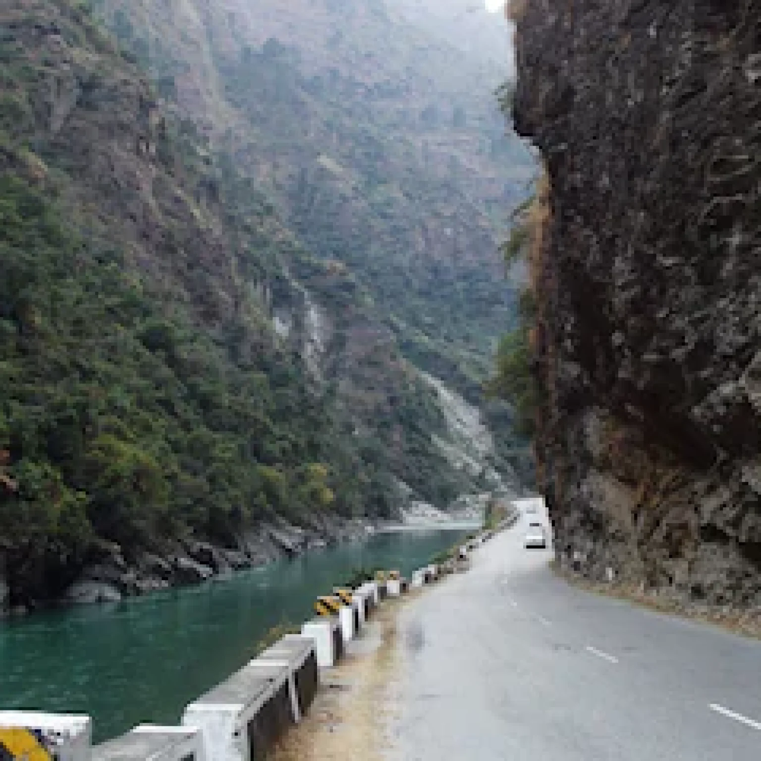 Manali-shimla-road-river-valley-mountain-Himachal