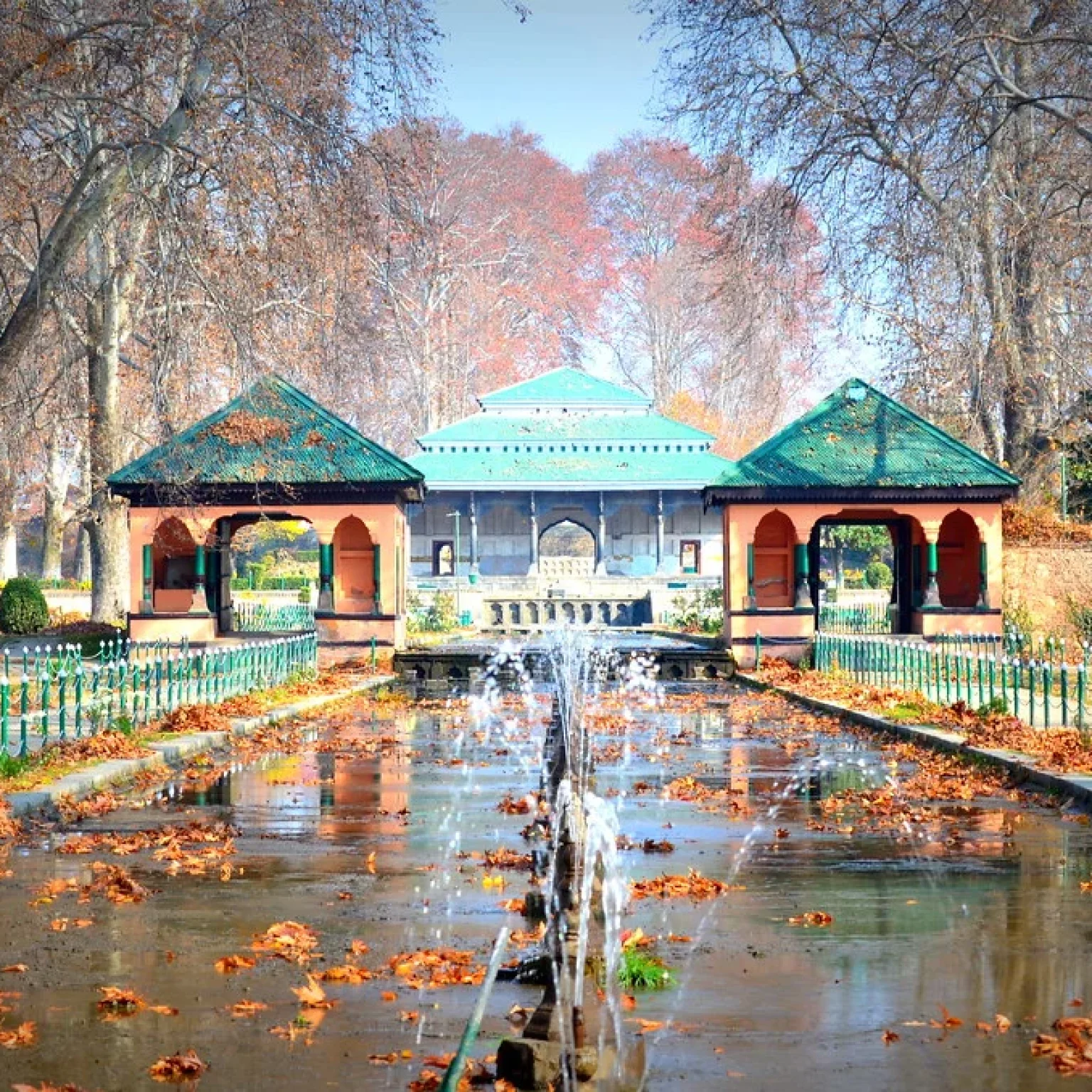 shalimar-garden-srinagar-water-fountain-kashmir