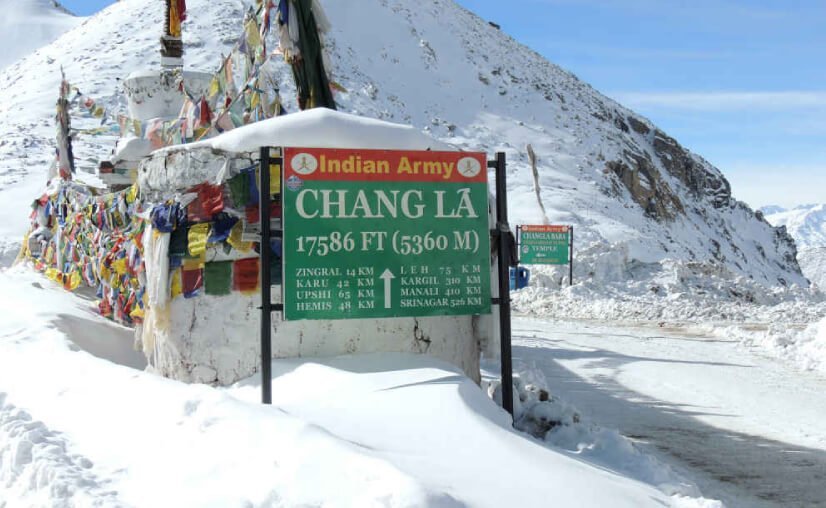 • Chang La (En-route Pangong-Leh)