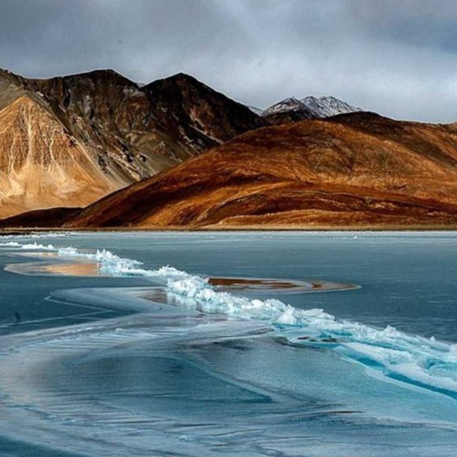 pangong-mountain-Ladakh