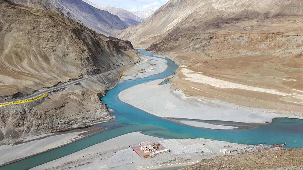 • Indus and Zanskar River confluence