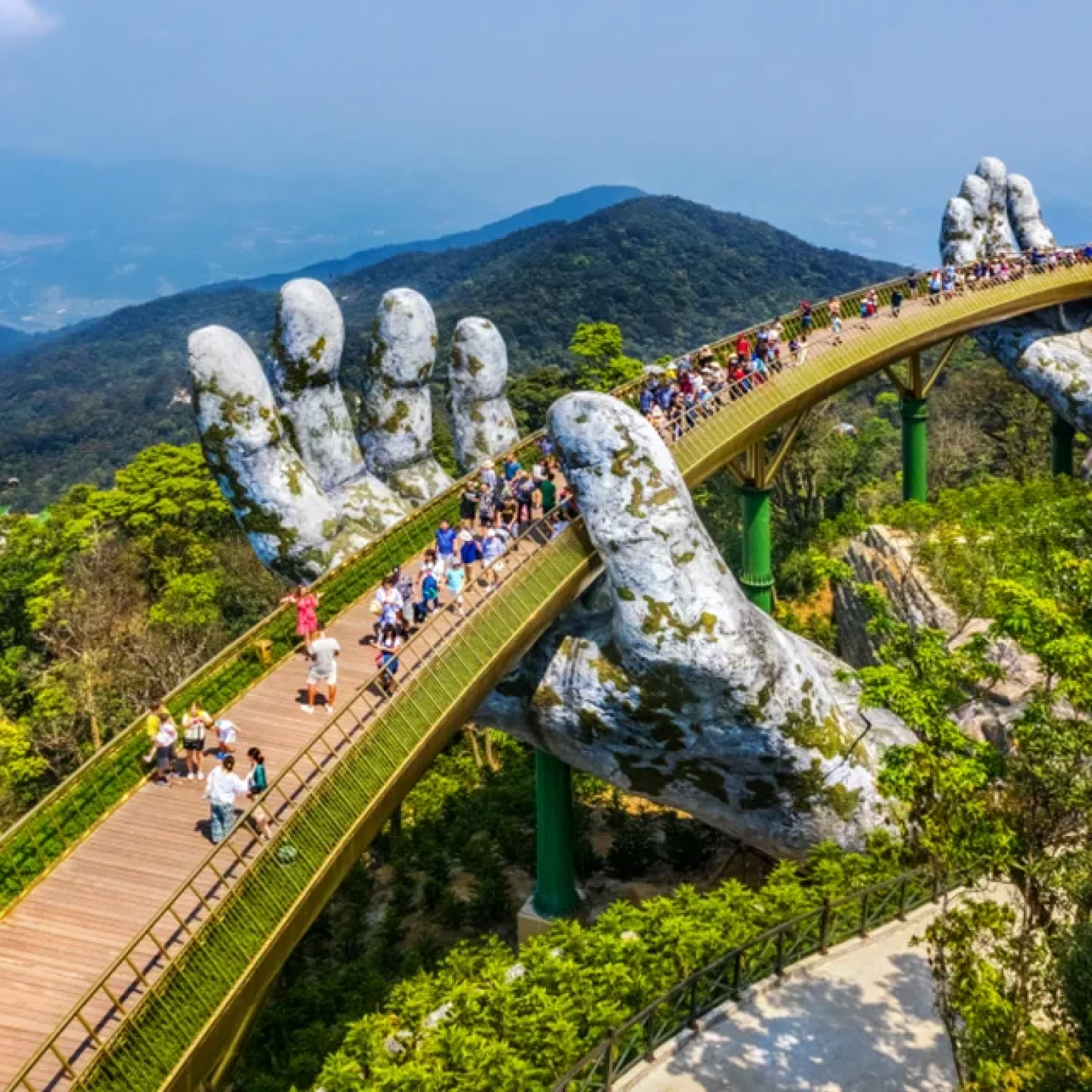 vietnam-hand-Danang-ba na-bana hill-fly-over