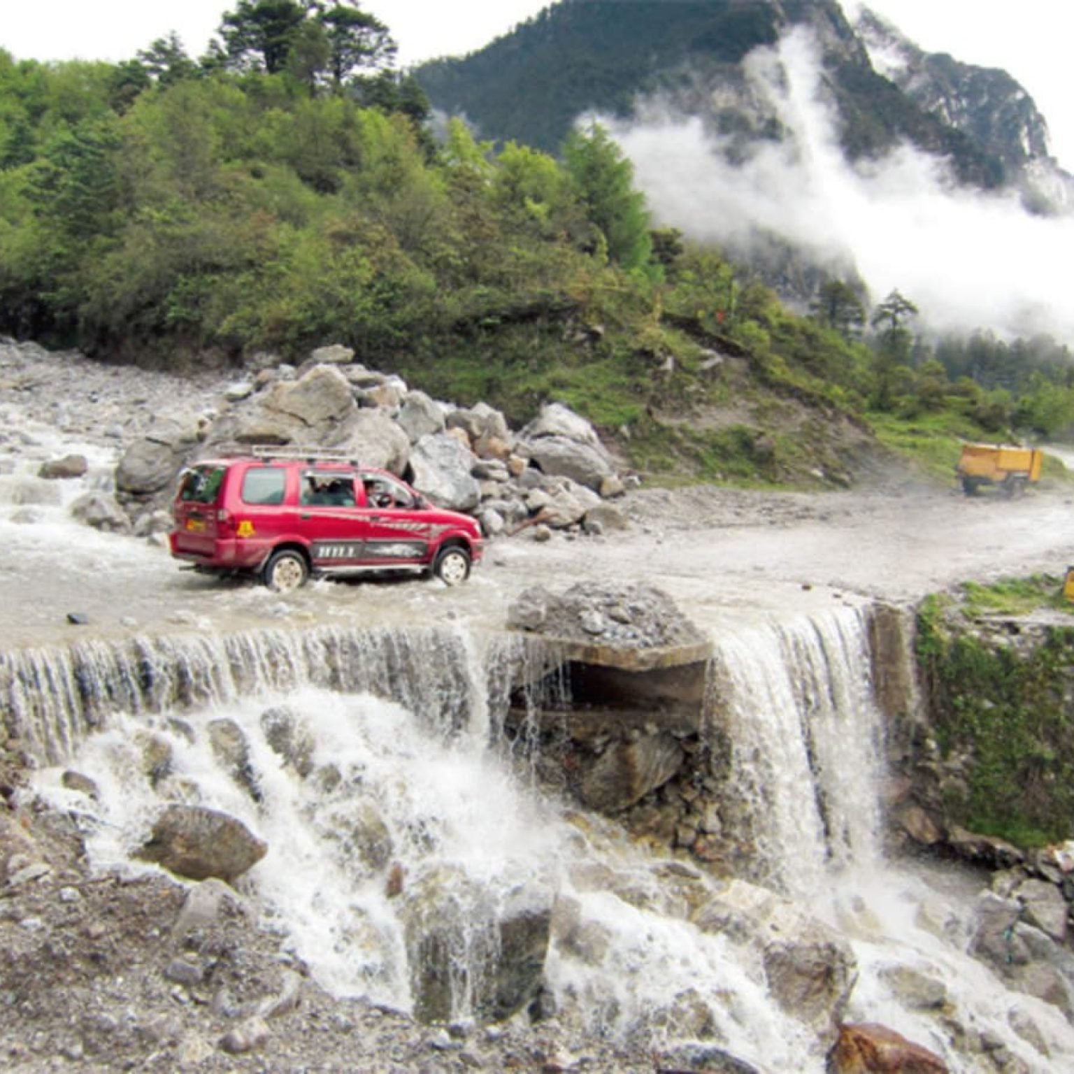 want-to-experSikkim-ience-scenic-beauty-and-tranquillity-at-the-same-location-visit-lachung-in-sikkim